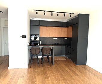 KIADÓ ÚJ ÉPÍTÉSŰ, LUXUS LAKÁS A BELVÁROS KÖZELÉBEN!